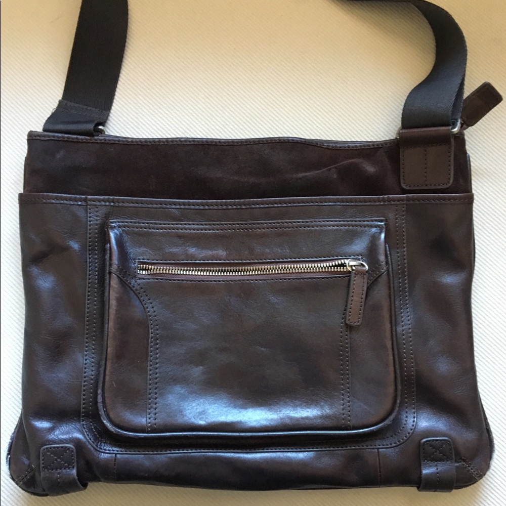 Fossil Dk. Chocolate Brown Leather Messenger Bag.
